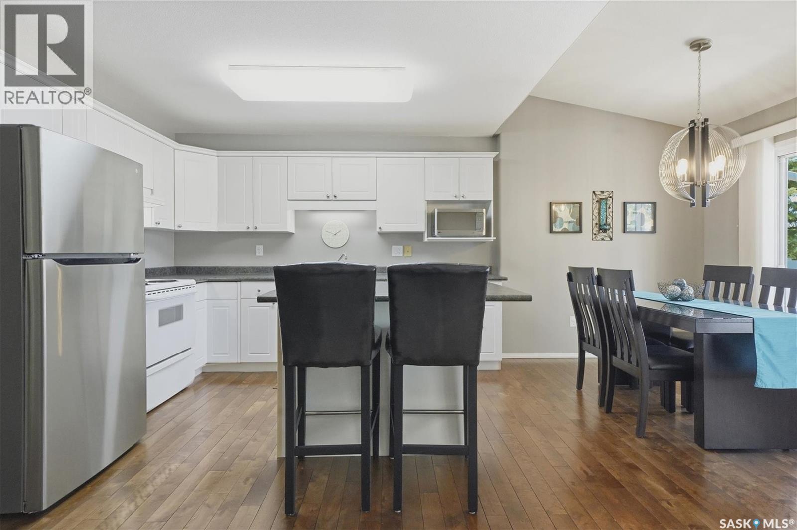 #105 615 McWillie AVENUE - 11
