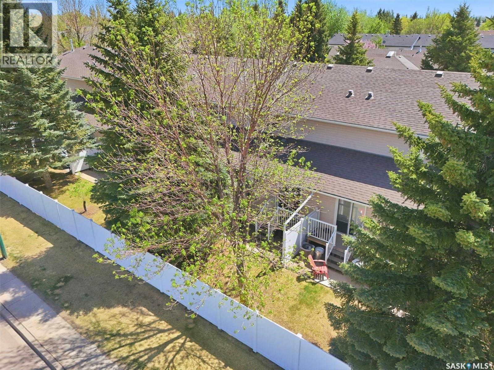 #105 615 McWillie AVENUE - 3