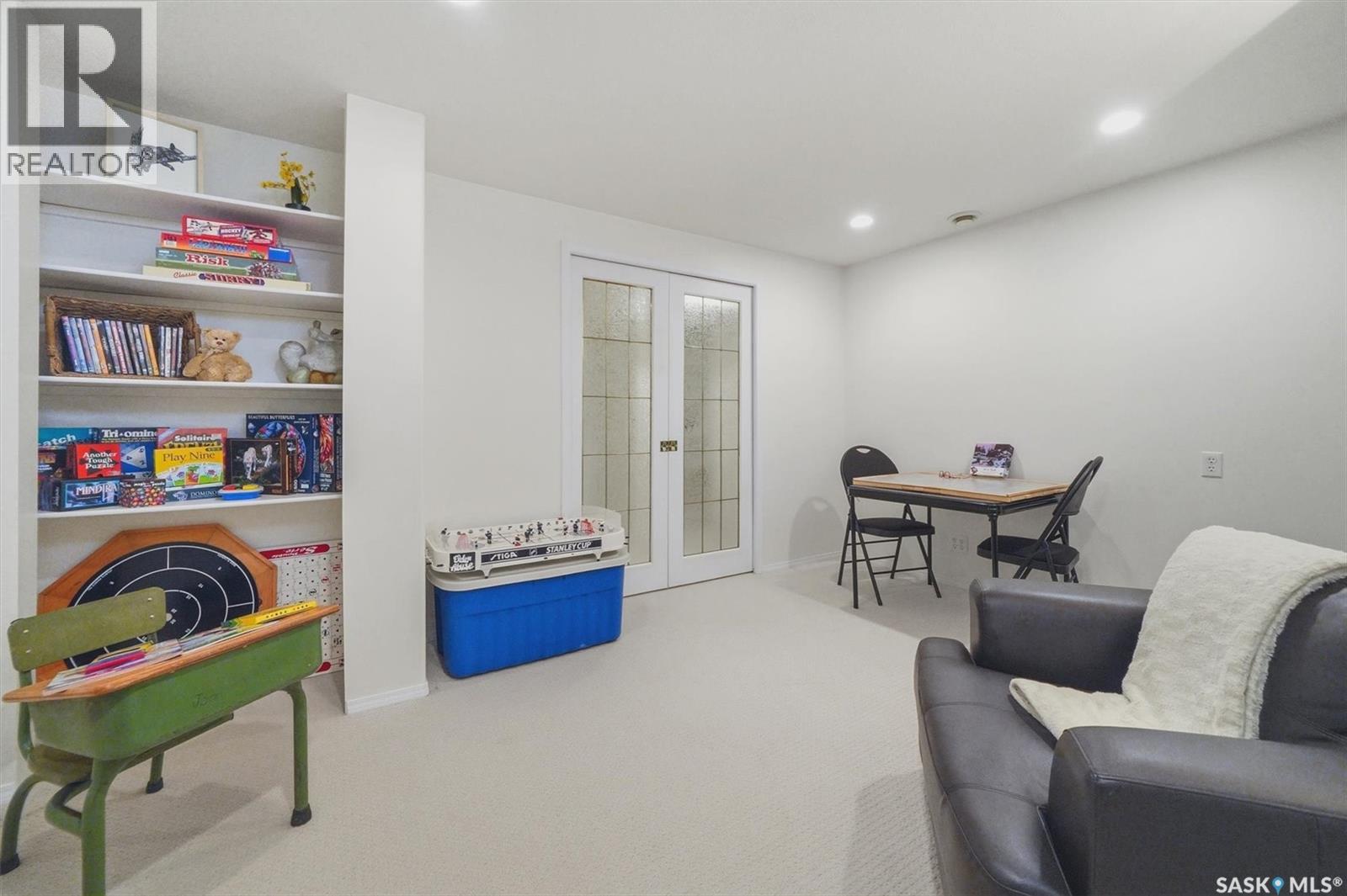 #105 615 McWillie AVENUE - 32