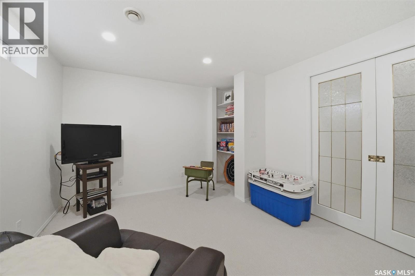 #105 615 McWillie AVENUE - 33