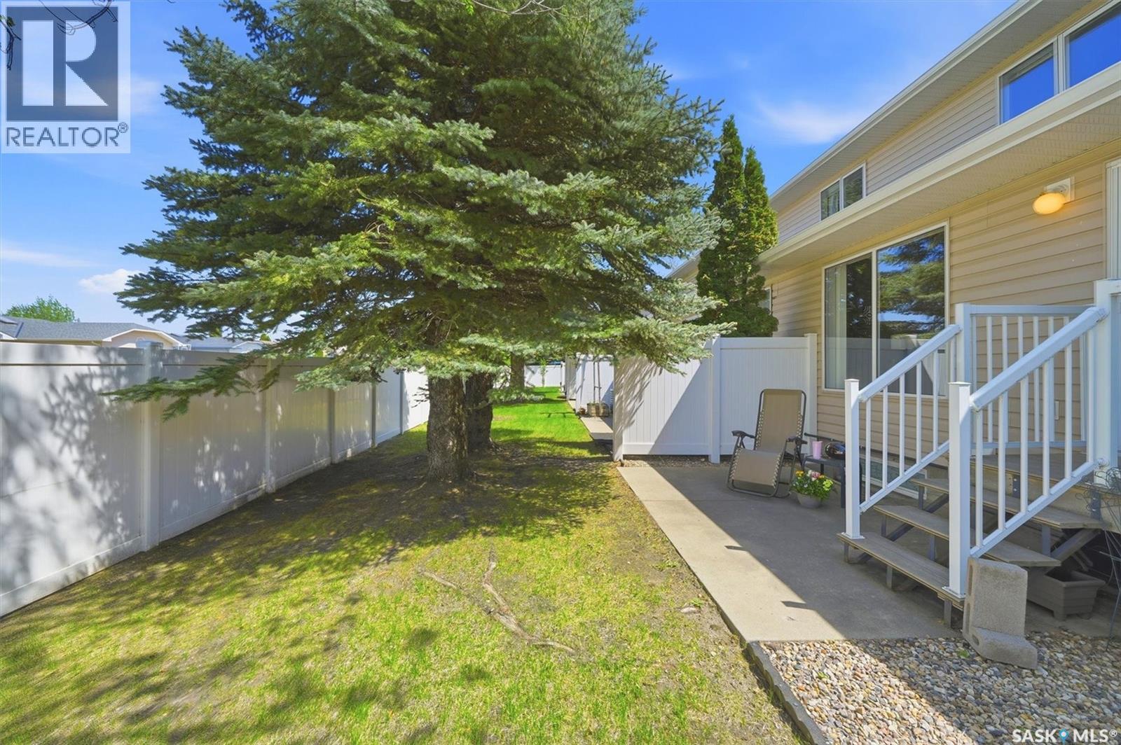 #105 615 McWillie AVENUE - 44