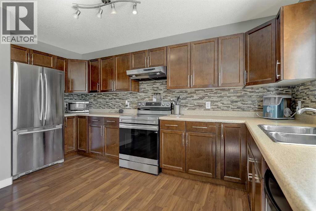 11245 75 Avenue - 8
