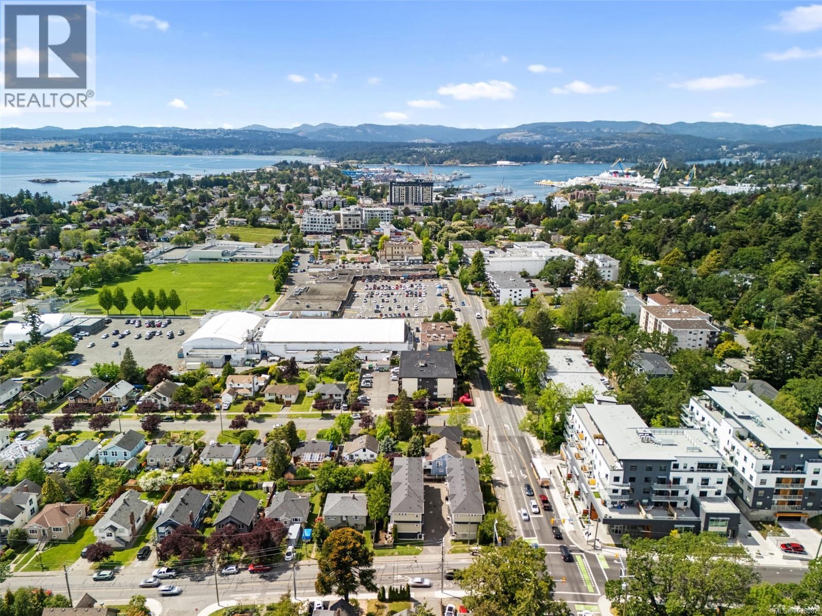 #4 1105 Esquimalt Rd - 1