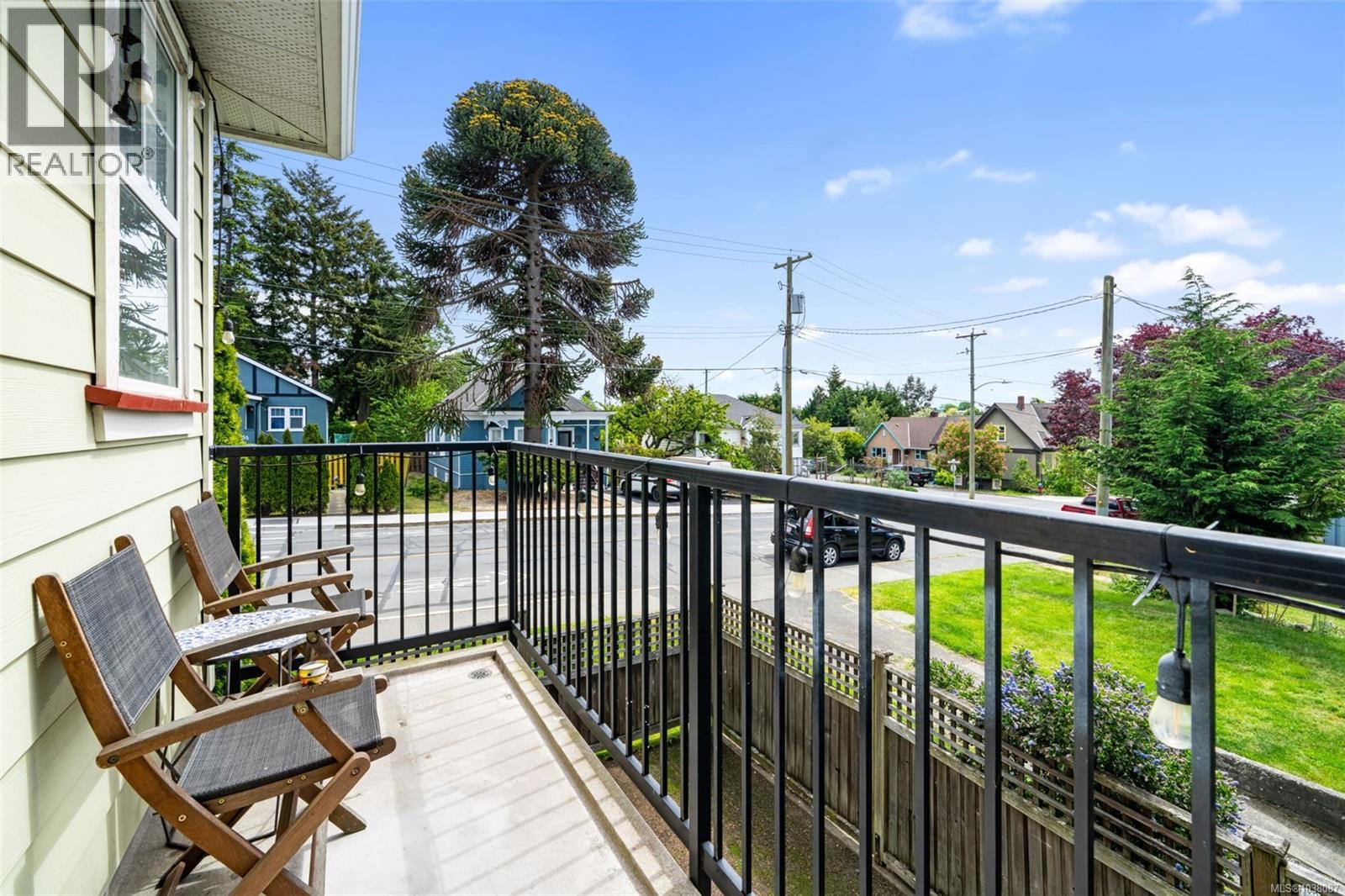 #4 1105 Esquimalt Rd - 16