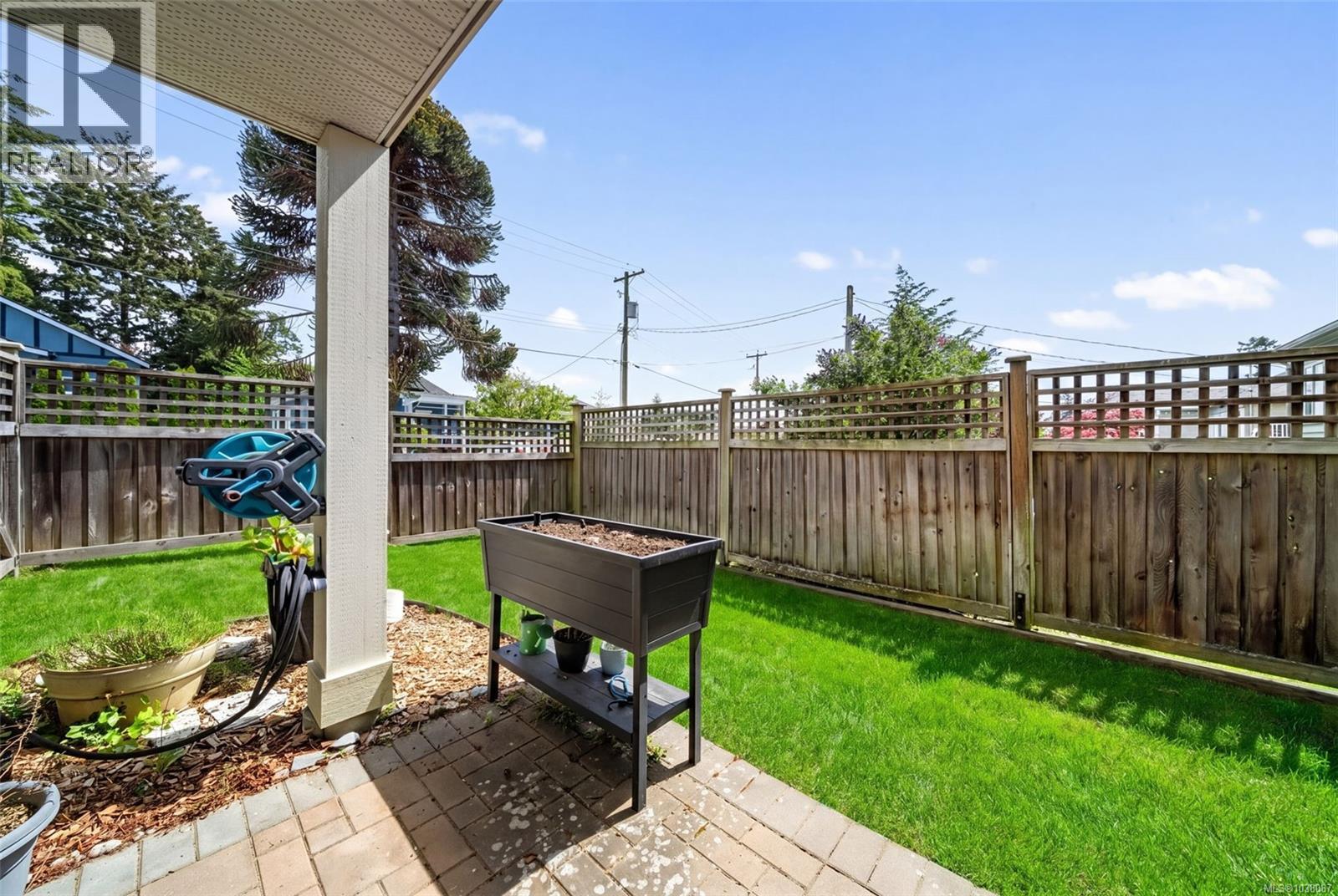 #4 1105 Esquimalt Rd - 25