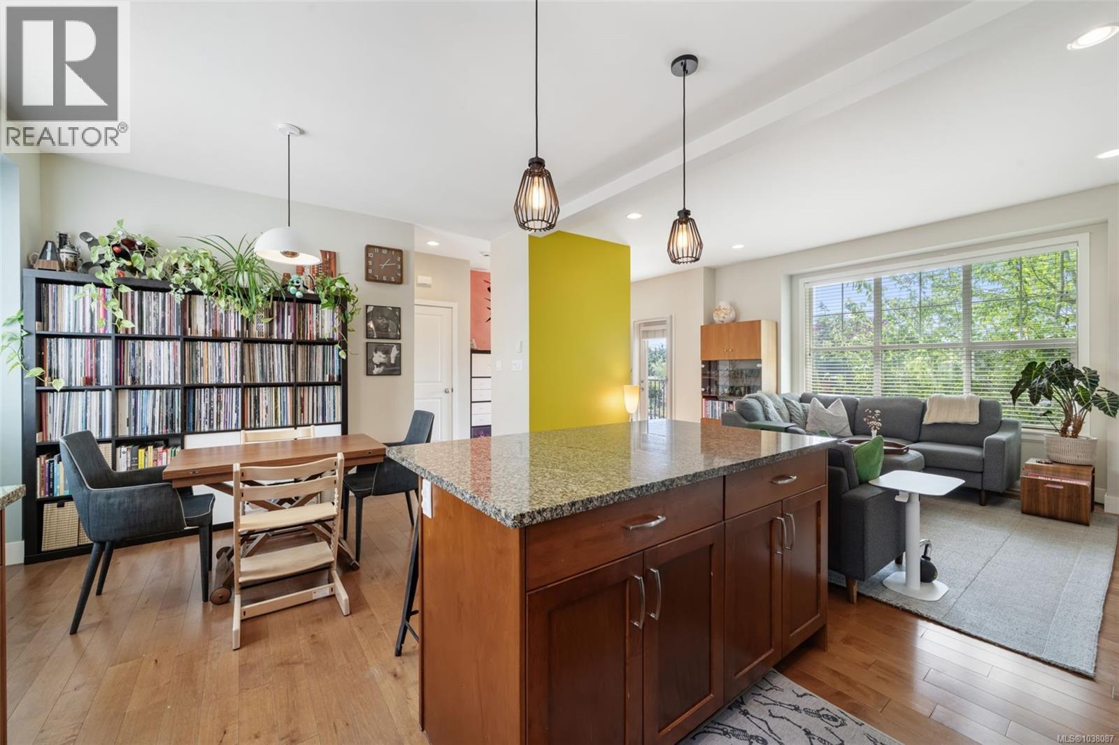 #4 1105 Esquimalt Rd - 5