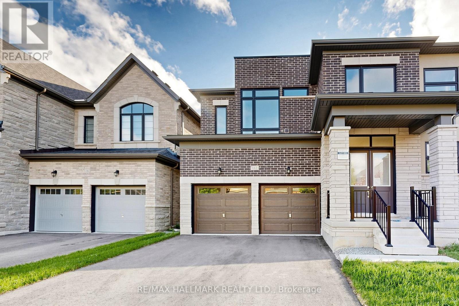112 WESLOCK CRESCENT - 1