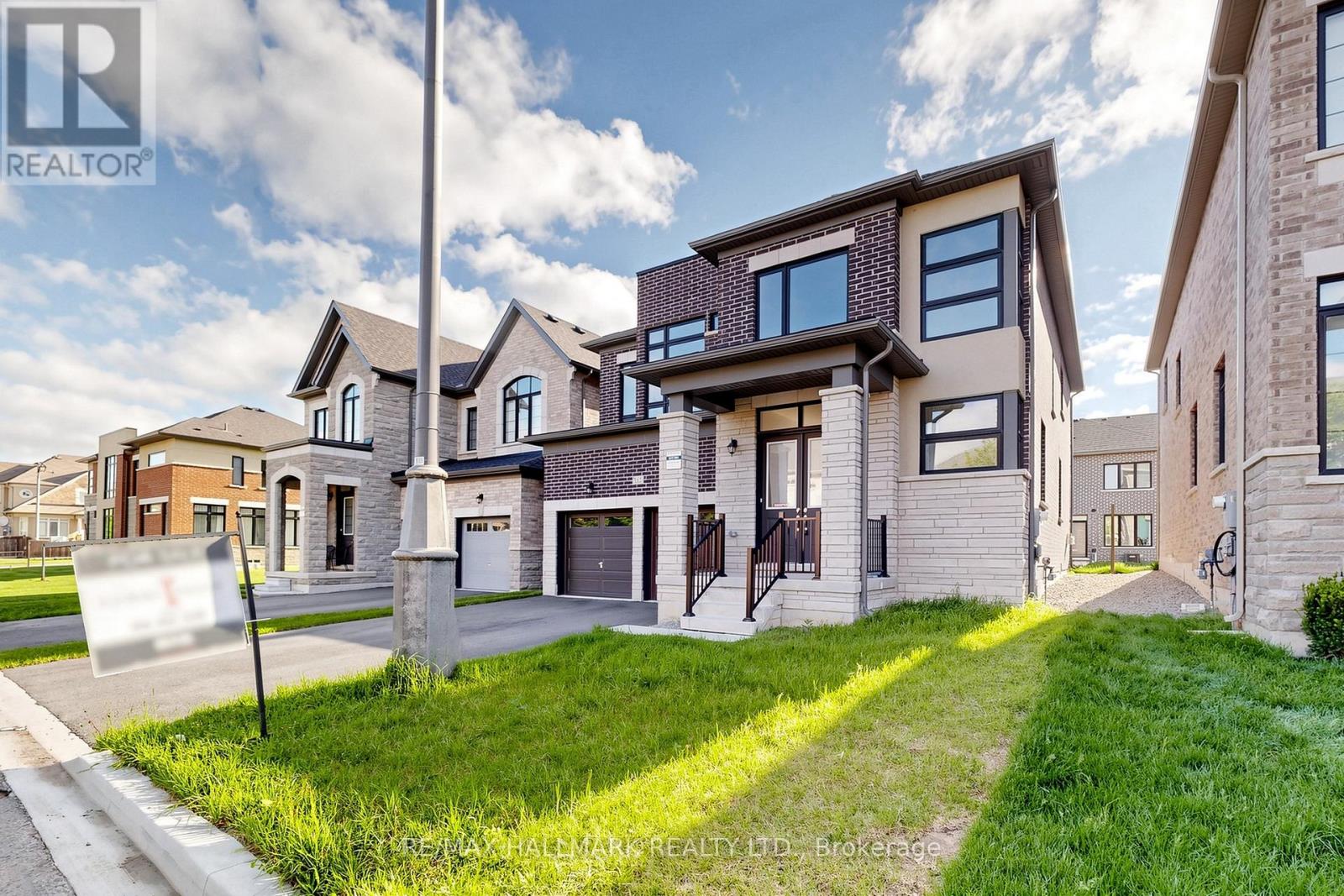 112 WESLOCK CRESCENT - 2