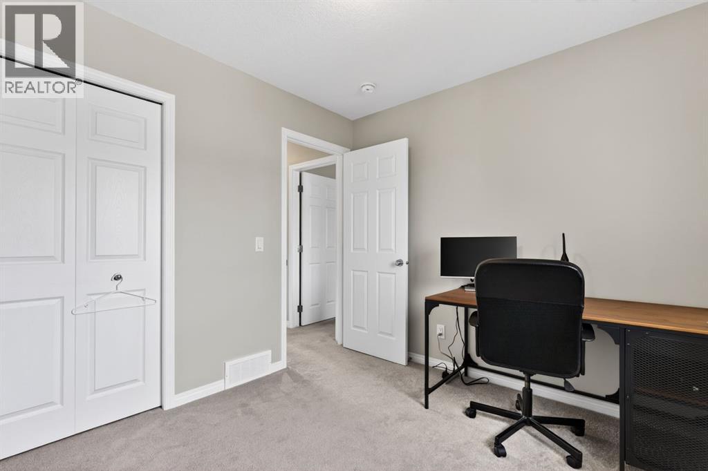 848 Chinook Gate Parade SW - 24