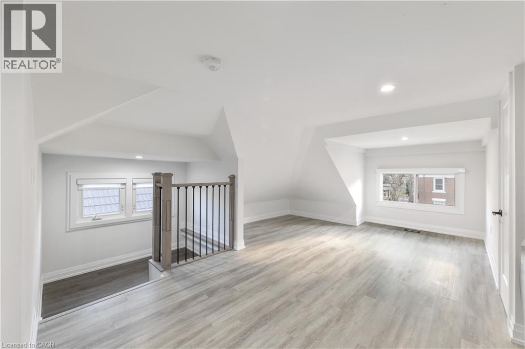 5 MAPLEWOOD Avenue - 34