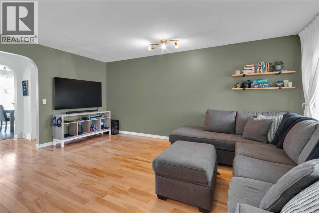 111 Arbour Meadows Close NW - Image 2