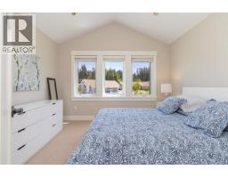 Primary Bedroom - 15 5251 Island Hwy W, Qualicum Beach, BC V9K2C1 Photo 8