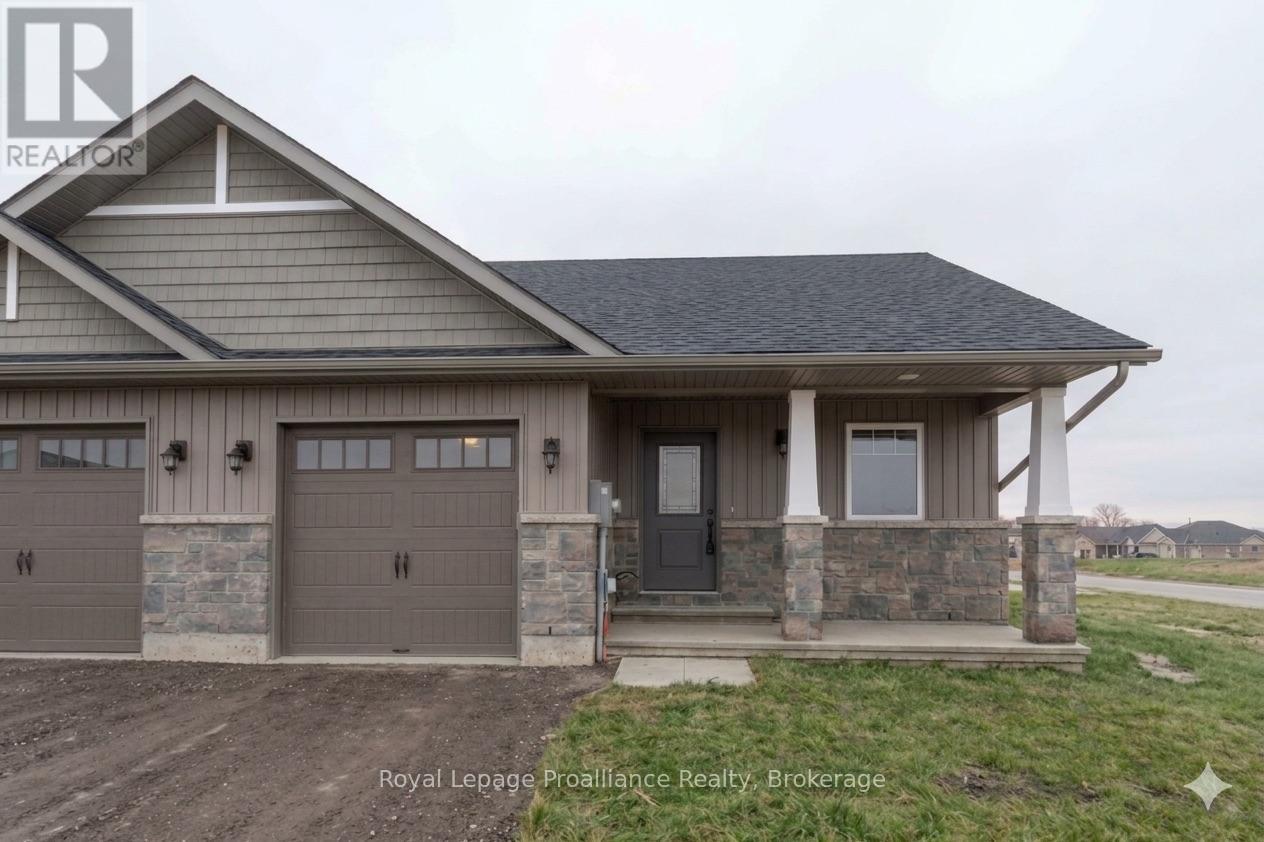 123 FARRINGTON CRESCENT - 1