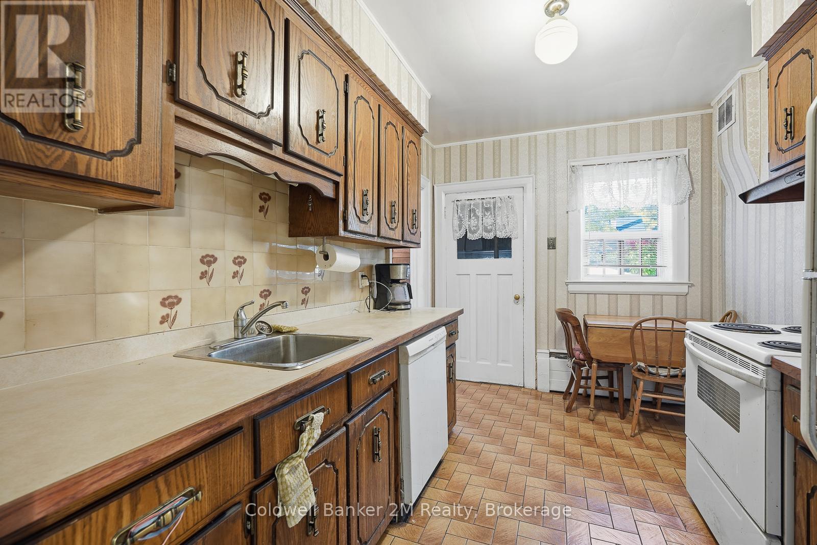 296 BRIAR HILL AVENUE - 23