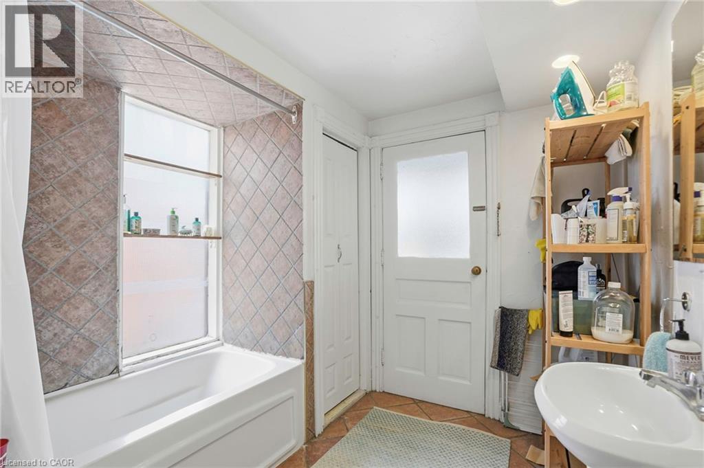 27 ONTARIO Avenue - 9