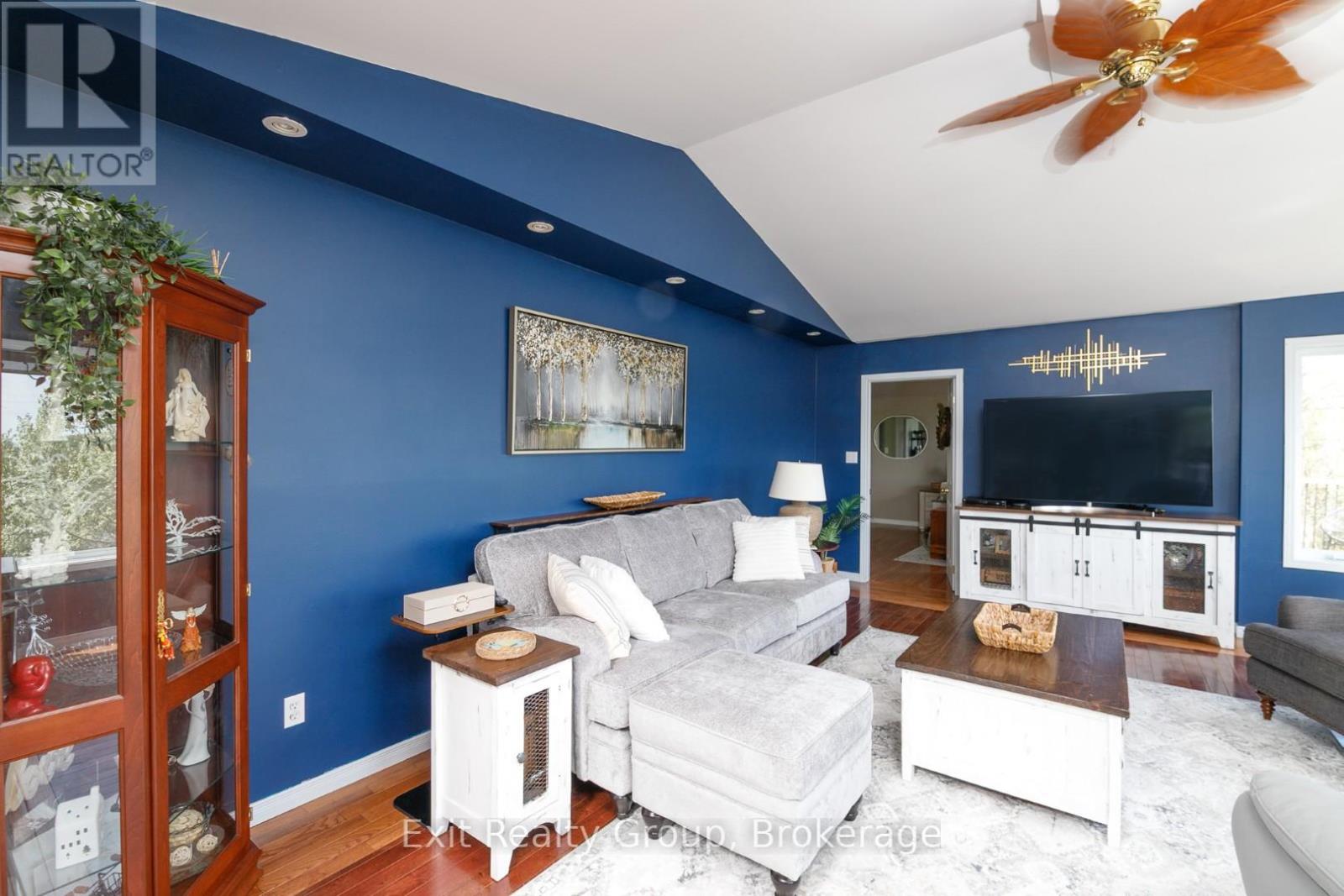 396 NICHOLS ROAD - 11