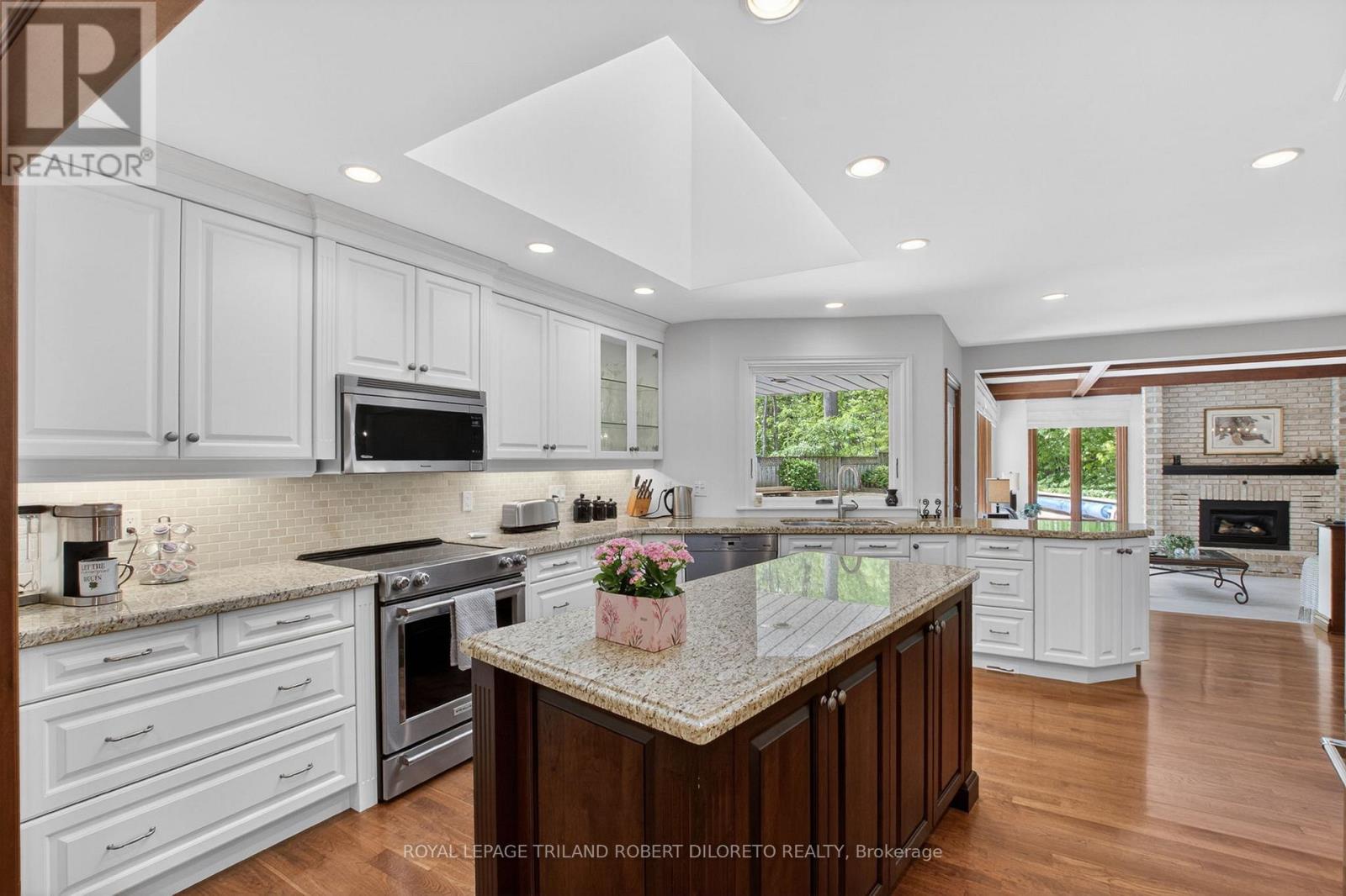 83 CONIFER PLACE - 13