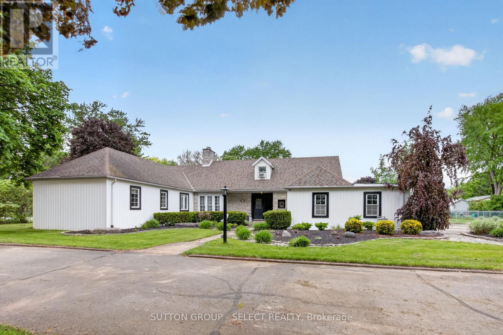 111 KITTRIDGE AVENUE E - 1