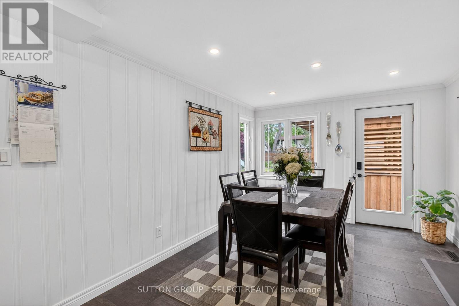 111 KITTRIDGE AVENUE E - 11
