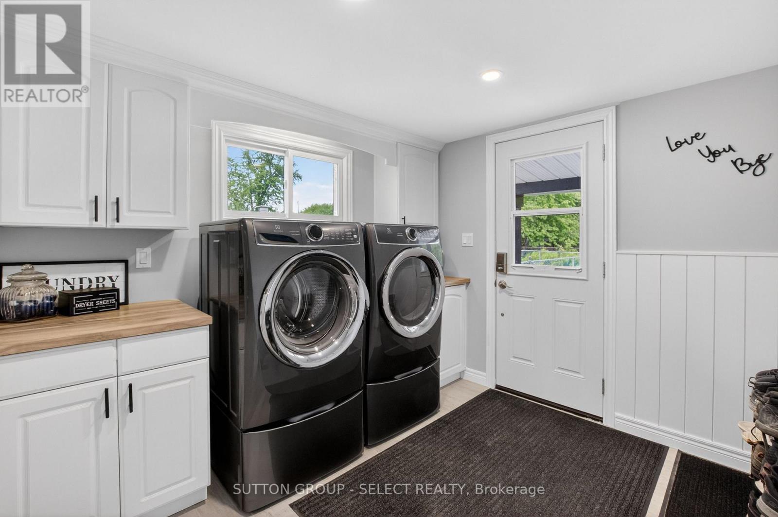 111 KITTRIDGE AVENUE E - 13