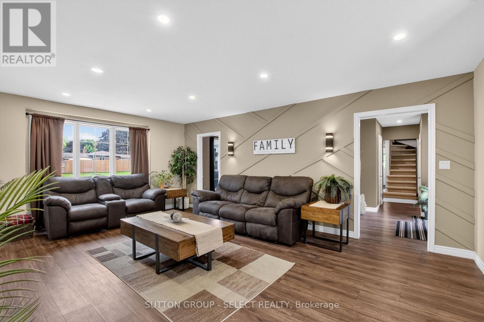 111 KITTRIDGE AVENUE E - 16