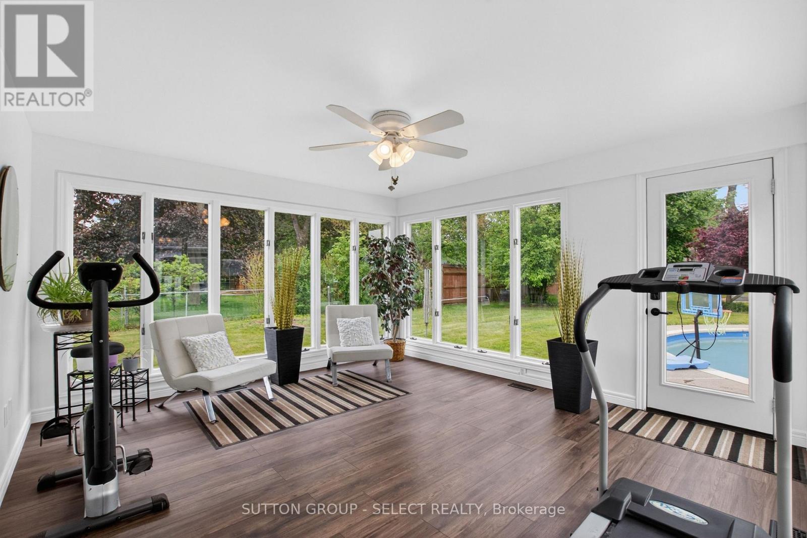 111 KITTRIDGE AVENUE E - 18