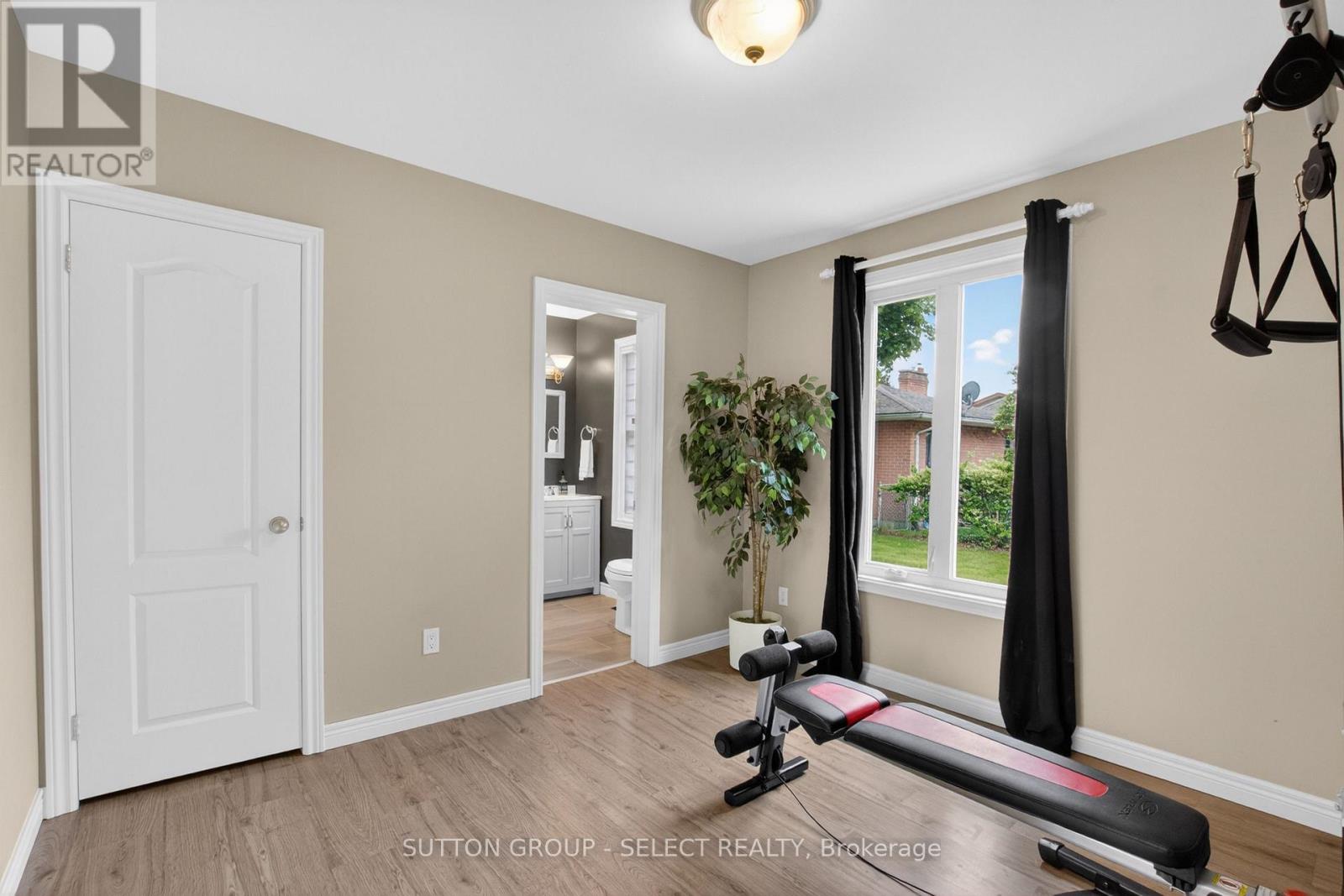 111 KITTRIDGE AVENUE E - 25