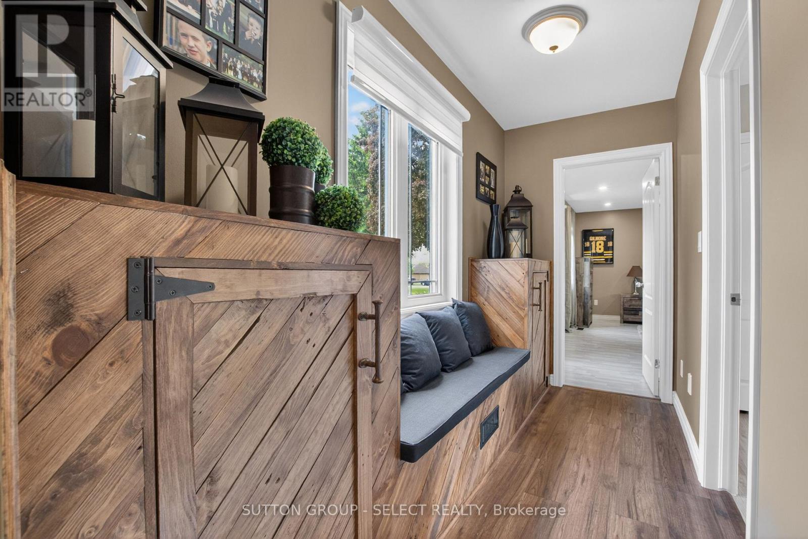111 KITTRIDGE AVENUE E - 26