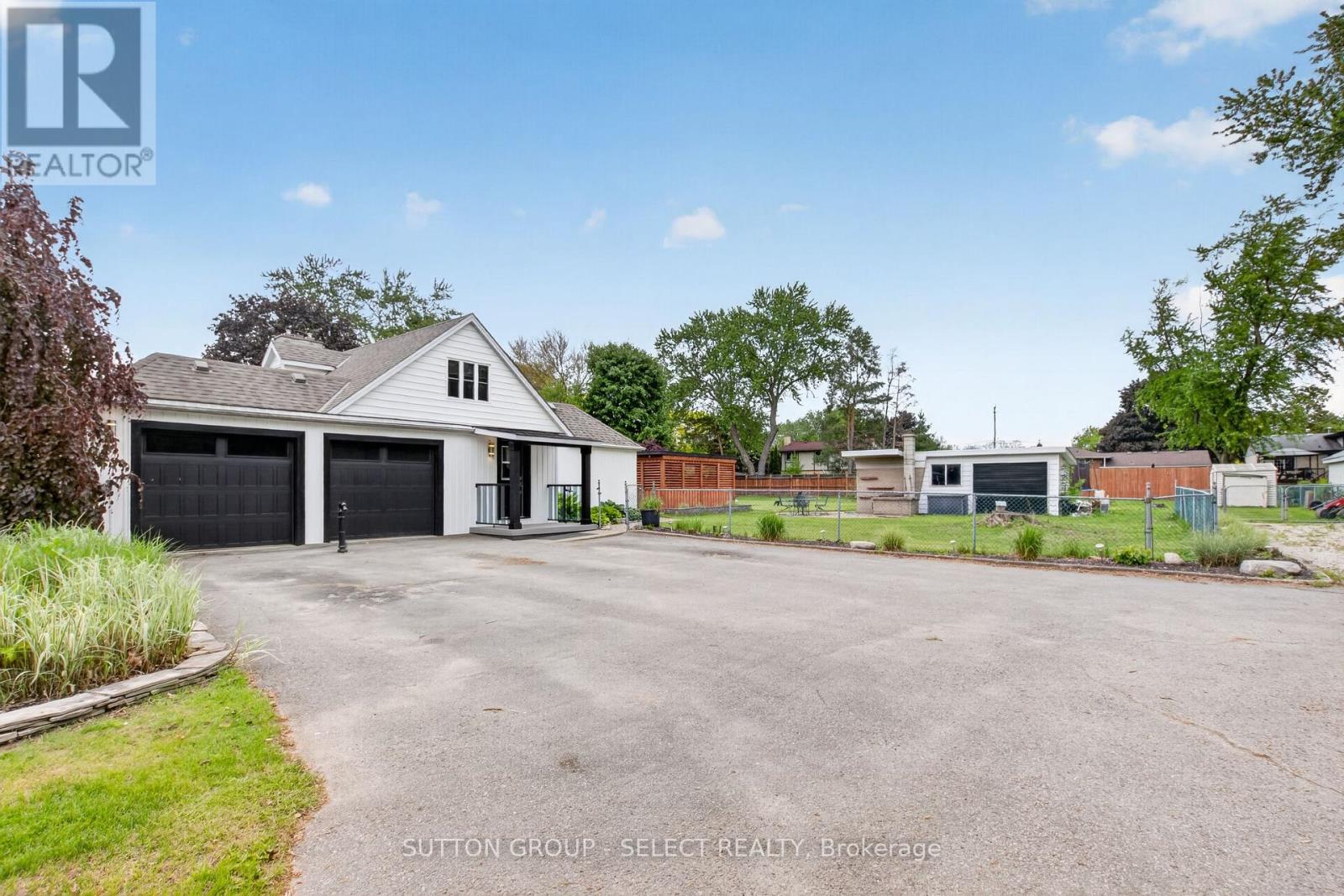 111 KITTRIDGE AVENUE E - 3