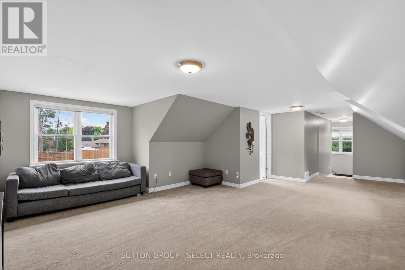 111 KITTRIDGE AVENUE E - 30