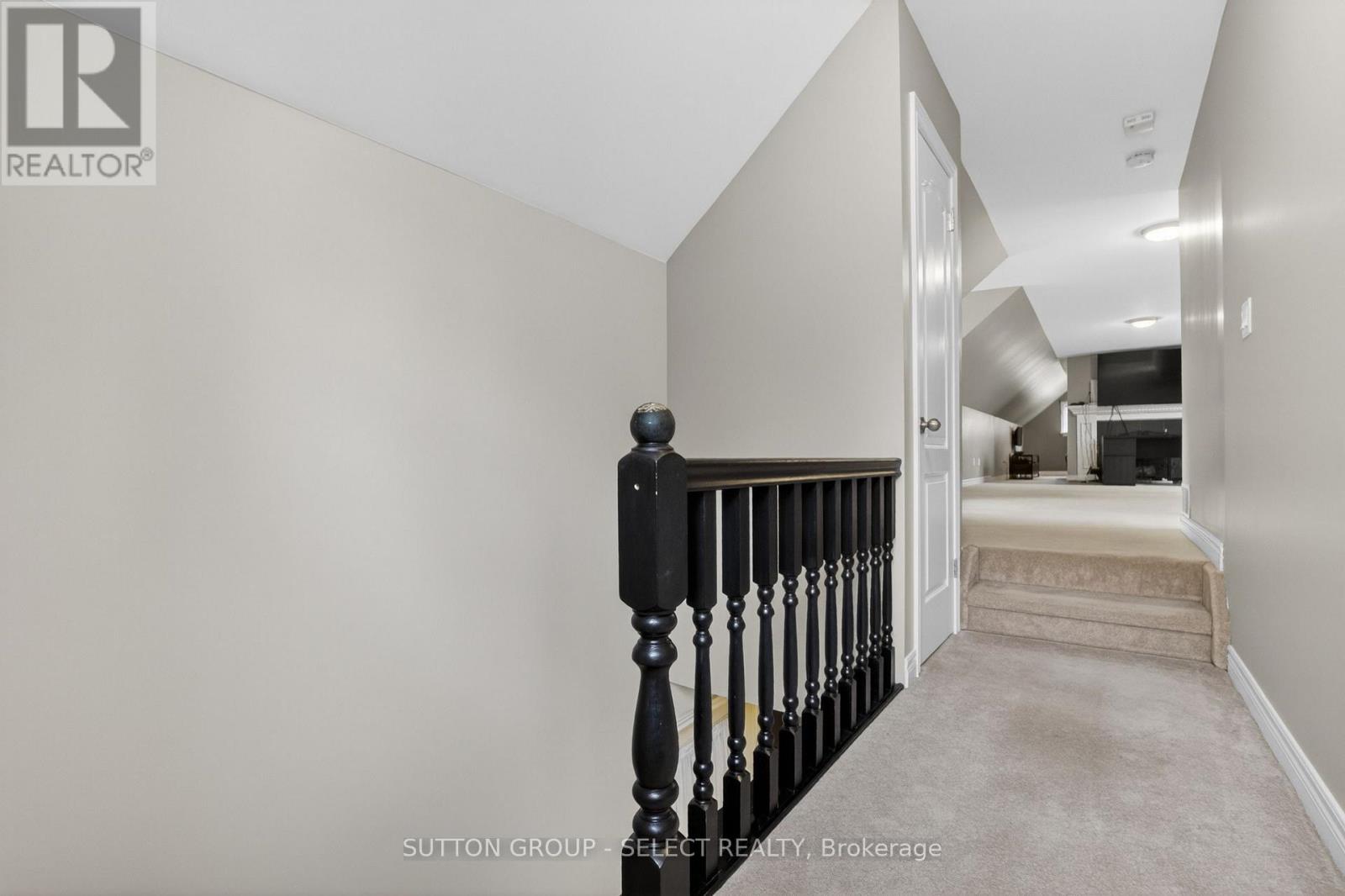 111 KITTRIDGE AVENUE E - 33