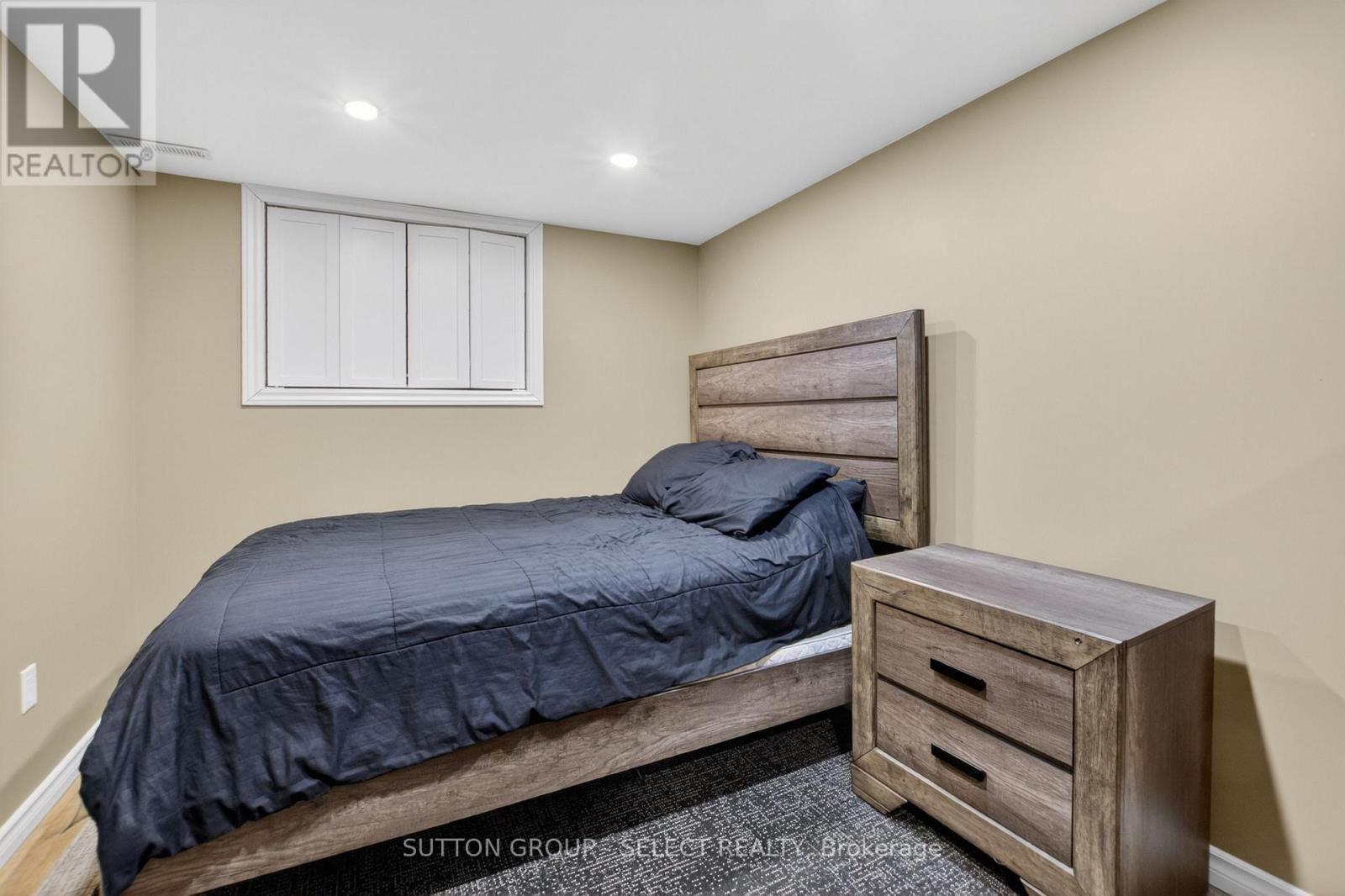 111 KITTRIDGE AVENUE E - 38