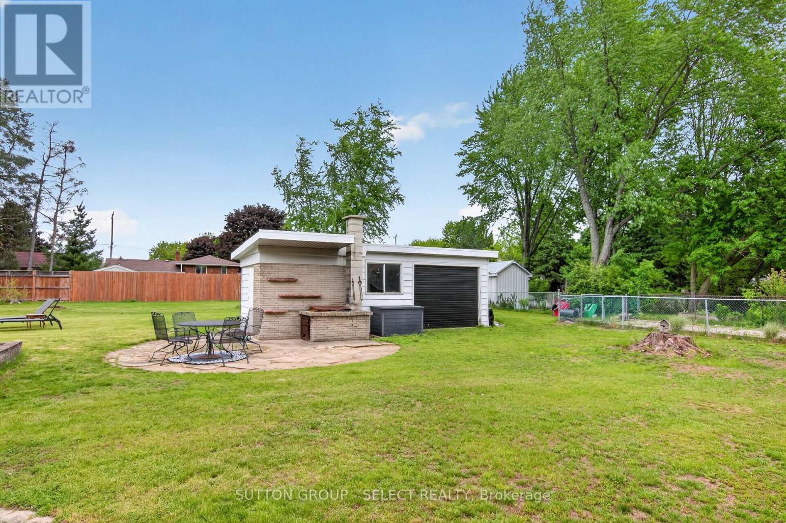 111 KITTRIDGE AVENUE E - 39