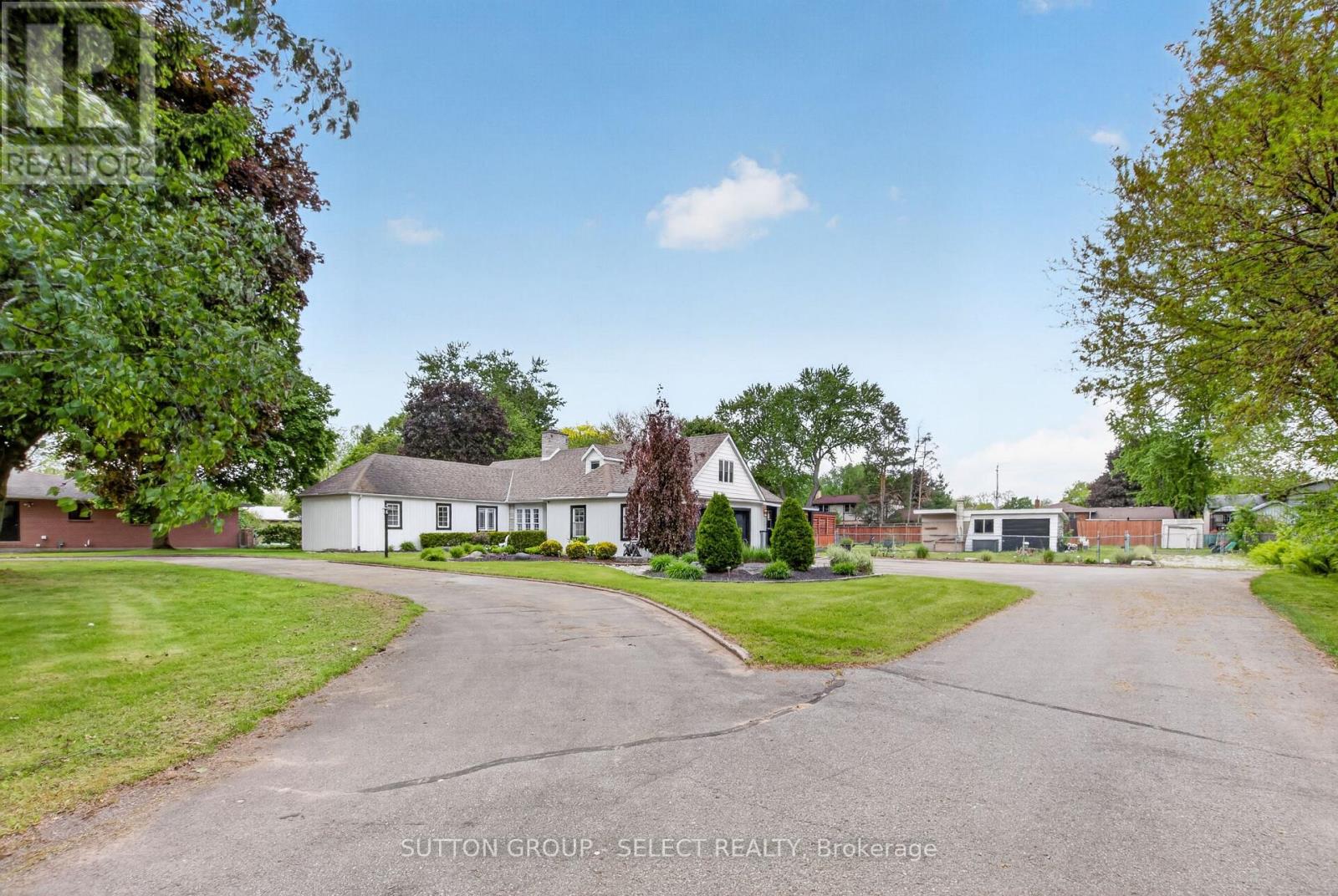 111 KITTRIDGE AVENUE E - 4