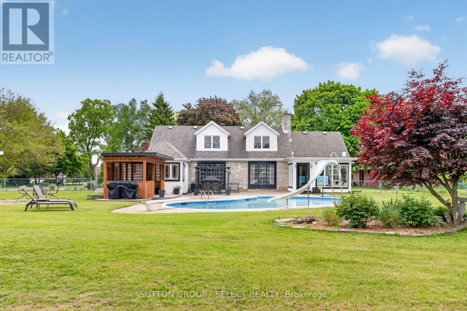 111 KITTRIDGE AVENUE E - 44