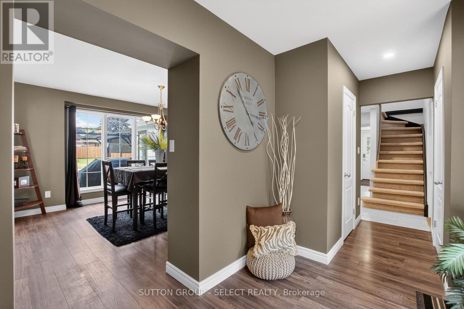 111 KITTRIDGE AVENUE E - 6