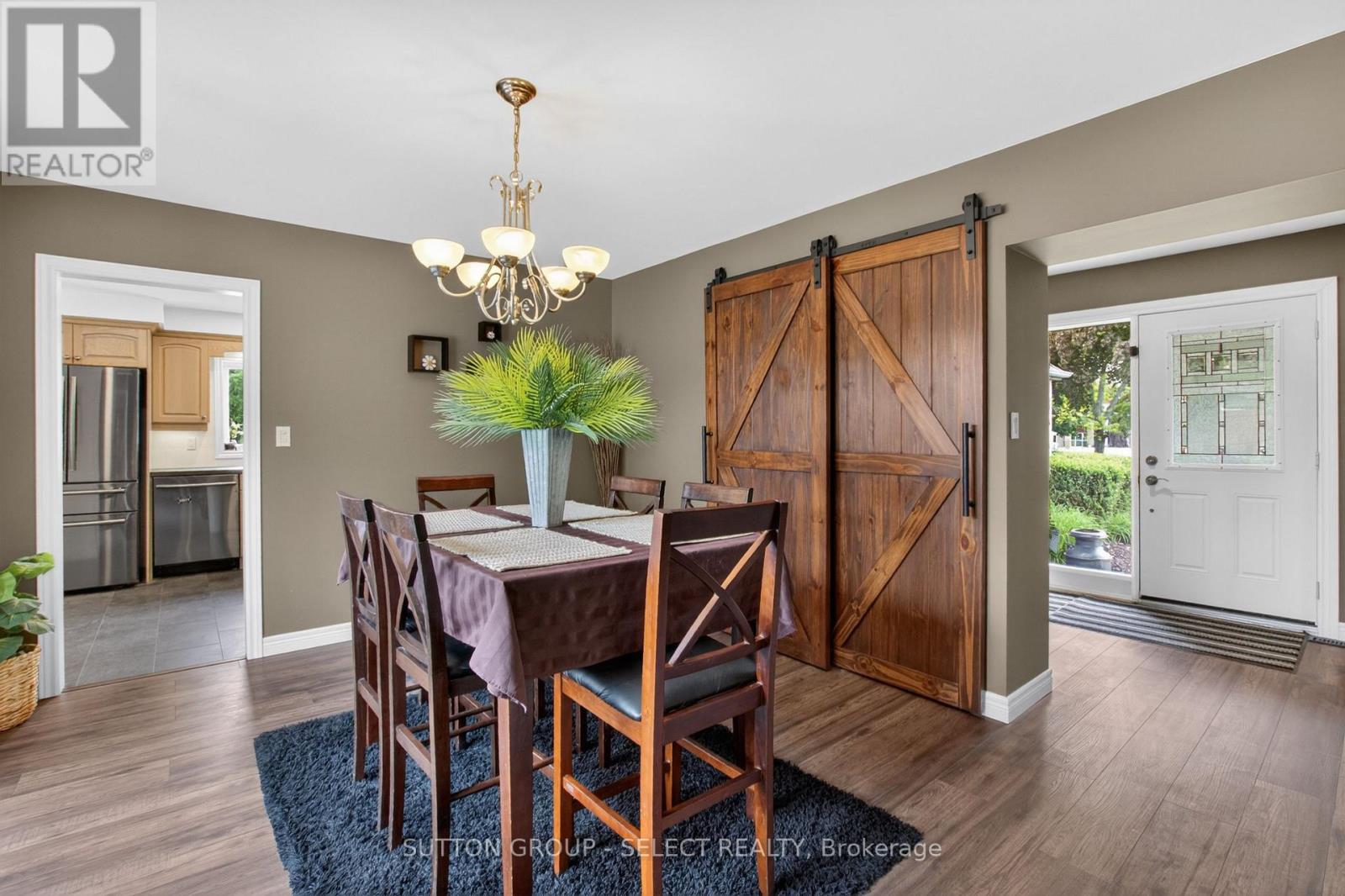 111 KITTRIDGE AVENUE E - 7