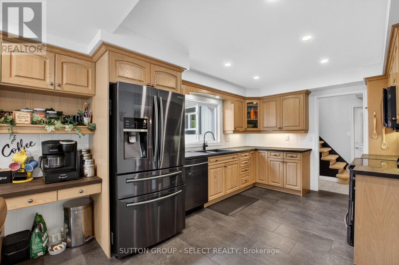 111 KITTRIDGE AVENUE E - 8