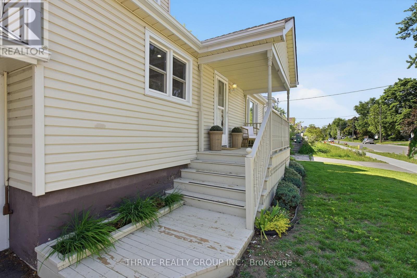 110 FOSTER AVENUE - 4