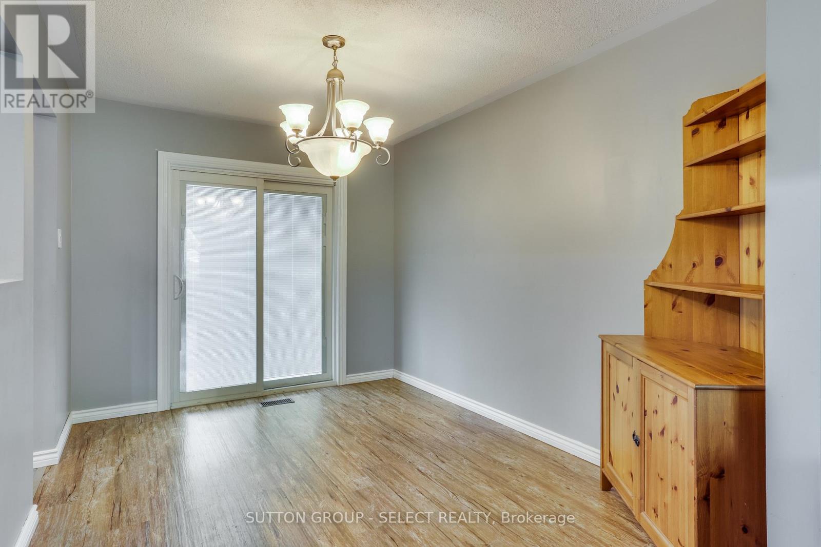119 METCALFE CRESCENT - 11