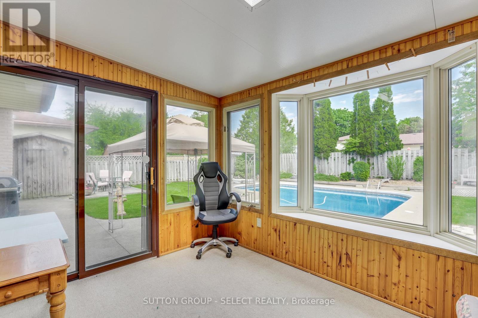 119 METCALFE CRESCENT - 19