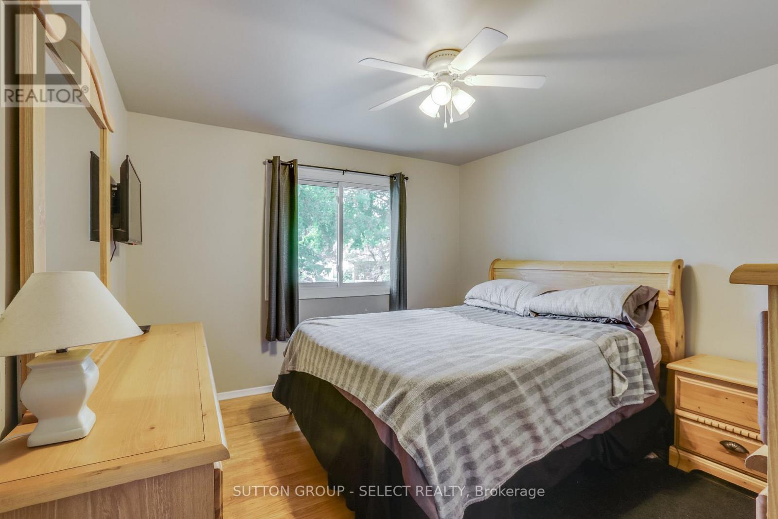 119 METCALFE CRESCENT - 22