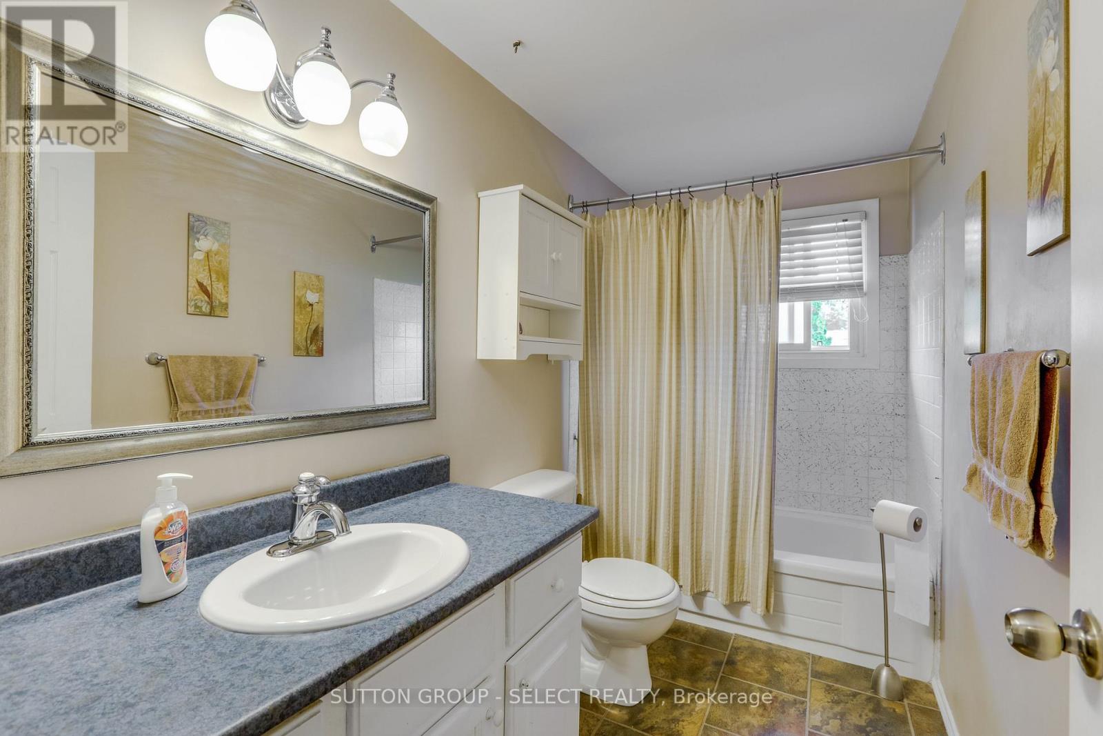 119 METCALFE CRESCENT - 26