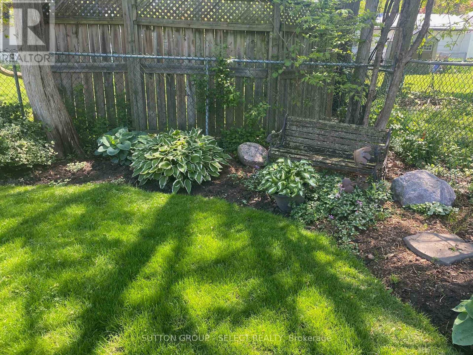 332 RIDGEWOOD CRESCENT - 17