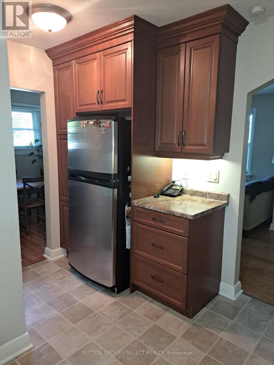 332 RIDGEWOOD CRESCENT - 8
