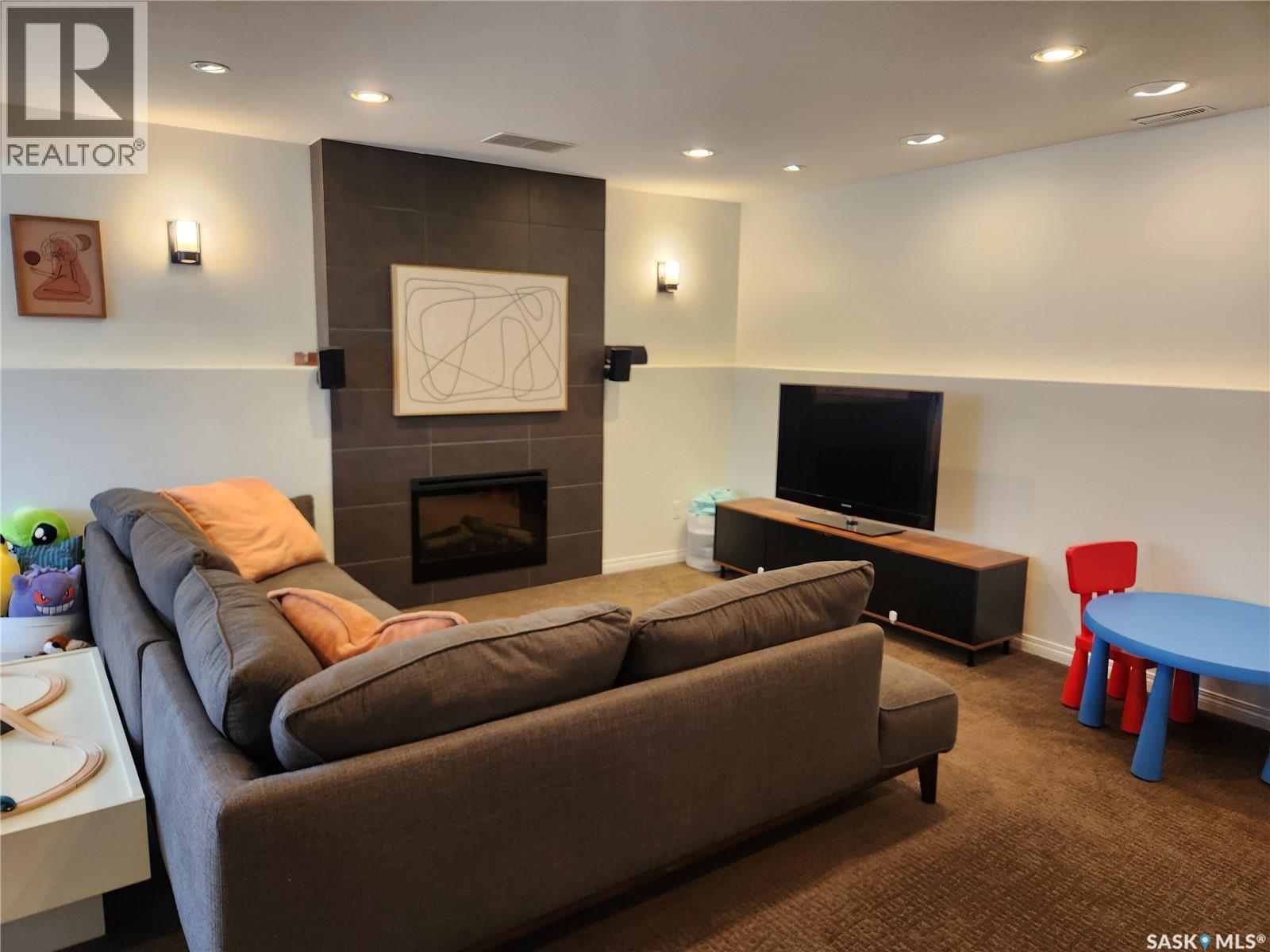 223 Adilman DRIVE - 22