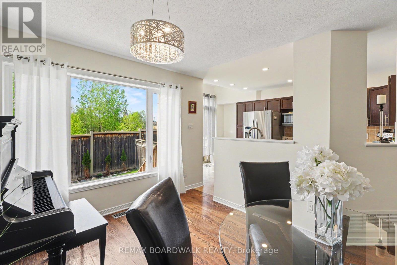 350 ROLLING MEADOW CRESCENT - 10
