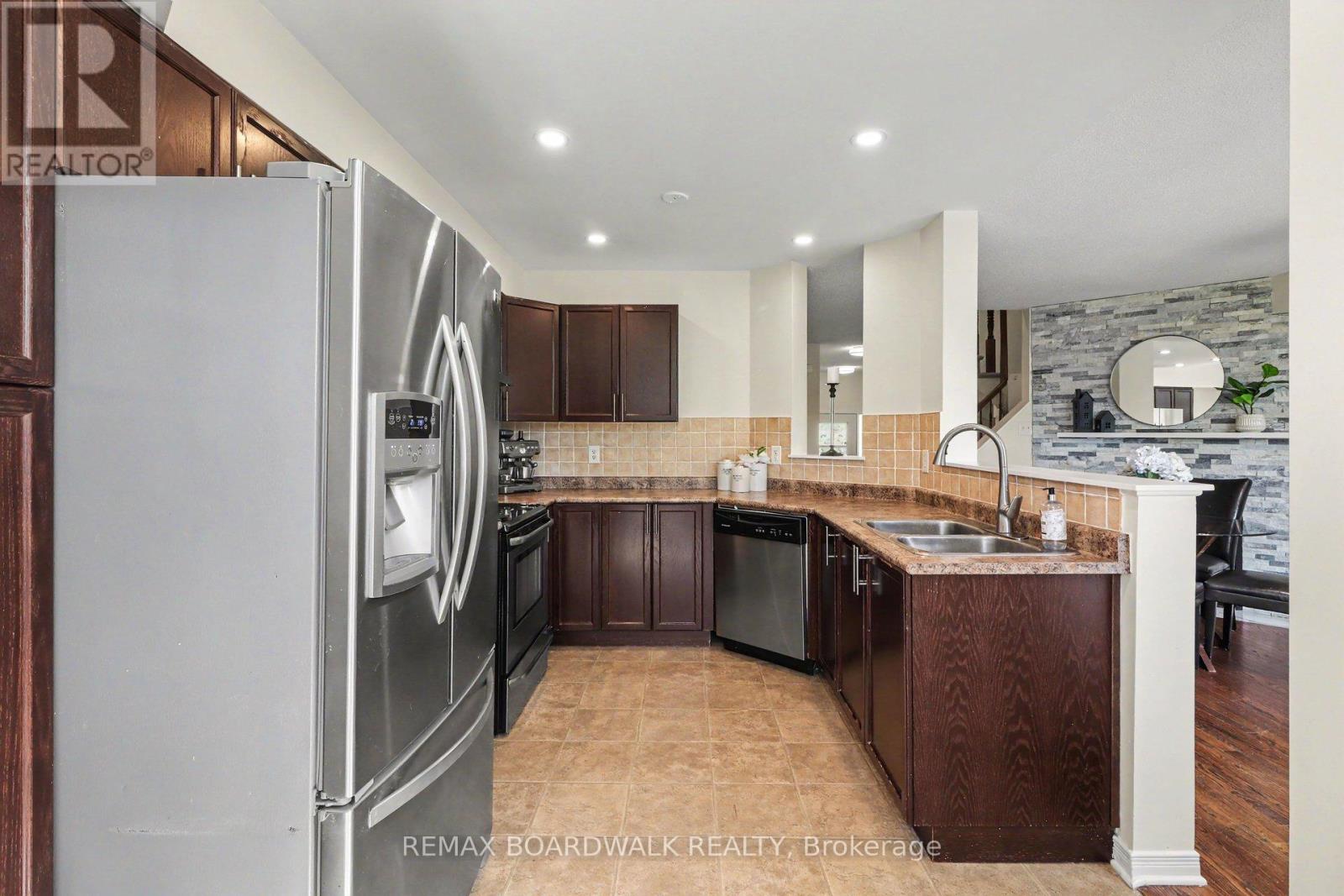 350 ROLLING MEADOW CRESCENT - 12