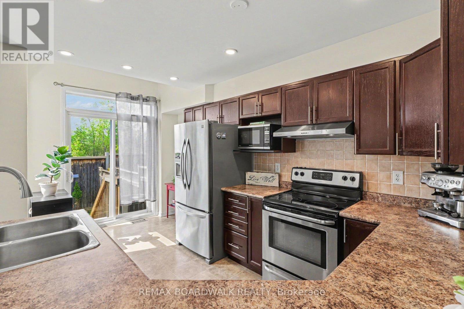 350 ROLLING MEADOW CRESCENT - 13