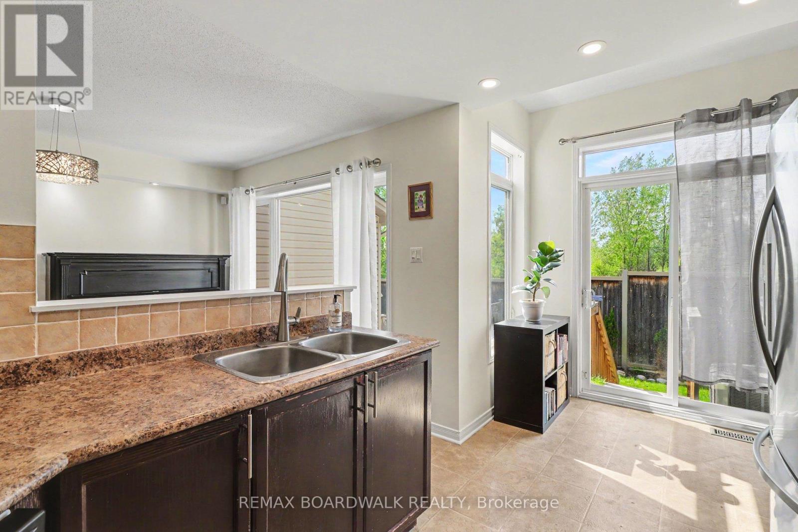 350 ROLLING MEADOW CRESCENT - 14
